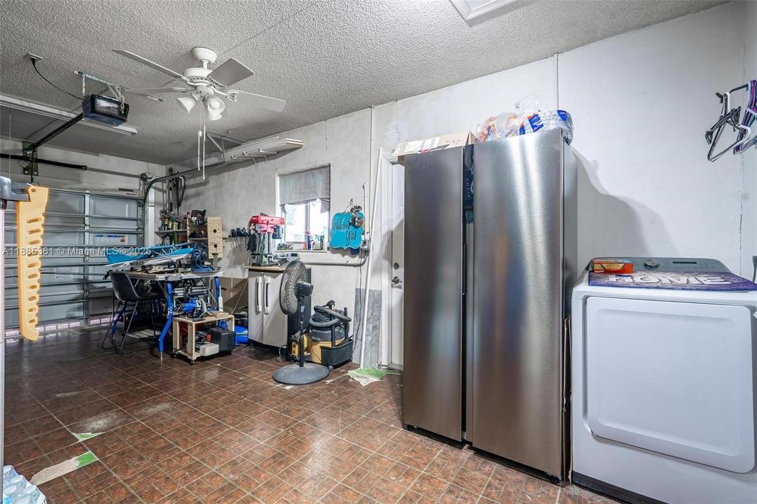 合同活跃: $399,000 (2 贝兹, 2 浴室, 1438 平方英尺)