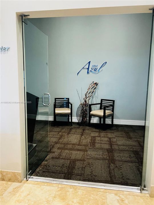 待售: $139,000 (1 贝兹, 1 浴室, 705 平方英尺)