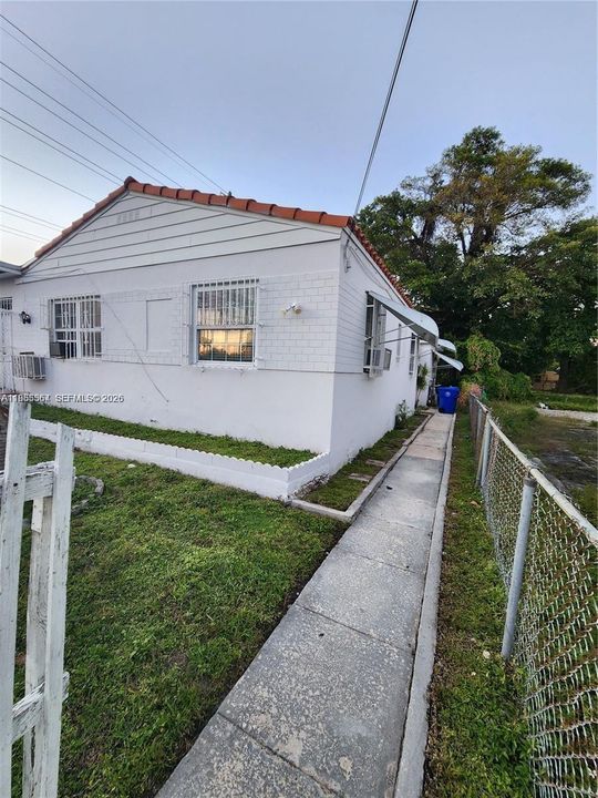 For Sale: $583,000 (0 beds, 0 baths, 1668 Square Feet)