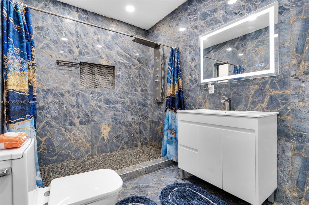 Vendido Recientemente: $1,300,000 (4 camas, 2 baños, 1691 Pies cuadrados)