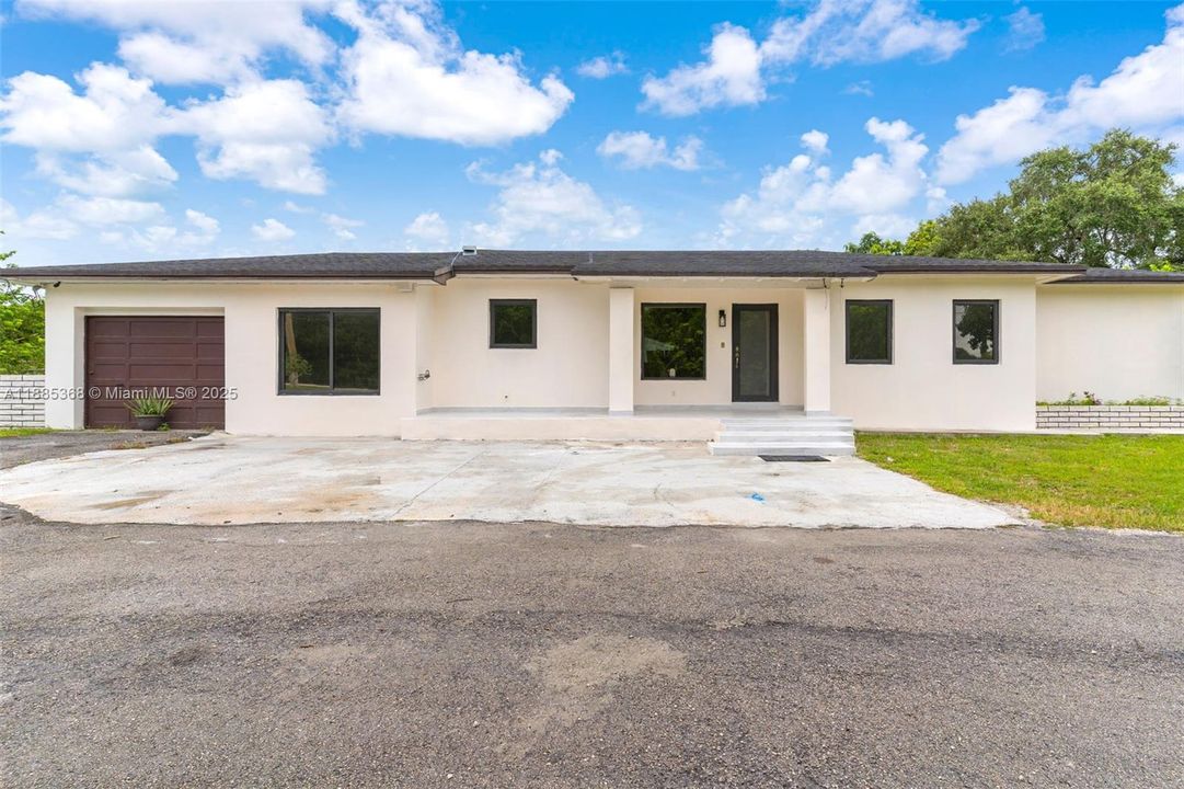 Vendido Recientemente: $1,300,000 (4 camas, 2 baños, 1691 Pies cuadrados)