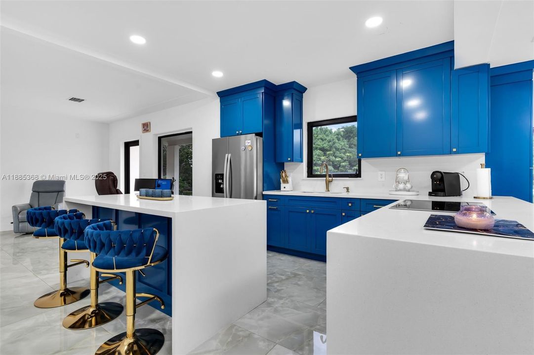 Vendido Recientemente: $1,300,000 (4 camas, 2 baños, 1691 Pies cuadrados)