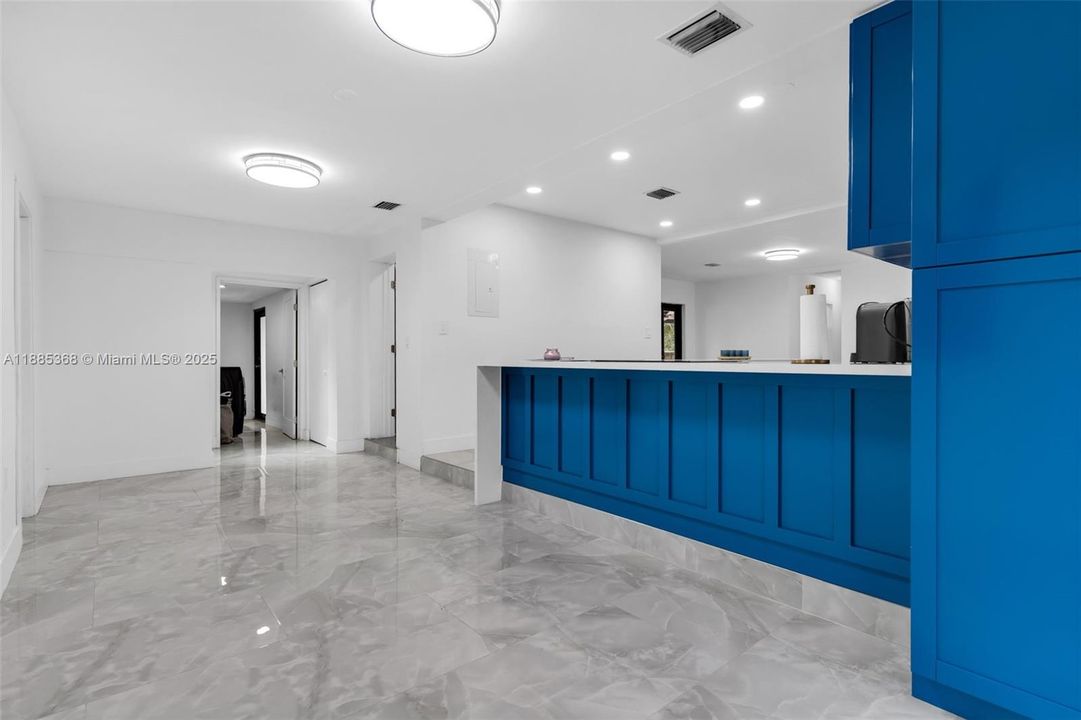 Vendido Recientemente: $1,300,000 (4 camas, 2 baños, 1691 Pies cuadrados)