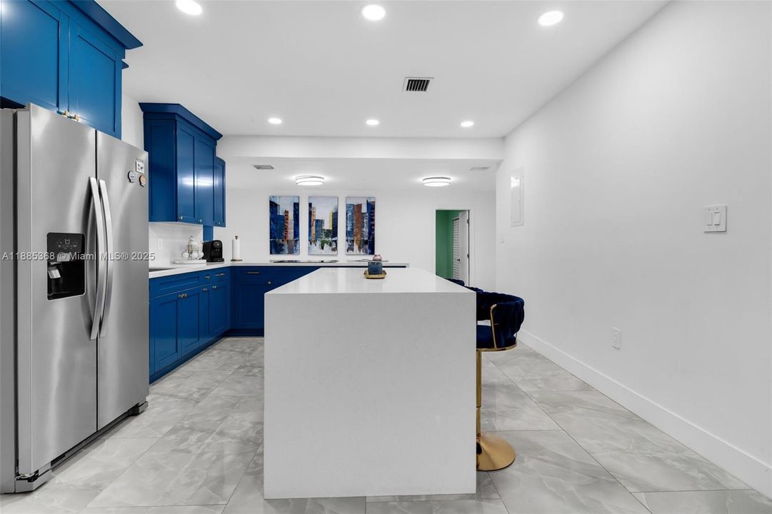 Vendido Recientemente: $1,300,000 (4 camas, 2 baños, 1691 Pies cuadrados)