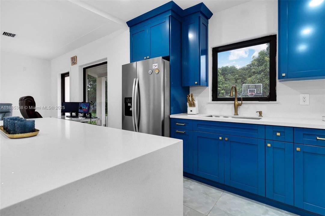 Vendido Recientemente: $1,300,000 (4 camas, 2 baños, 1691 Pies cuadrados)