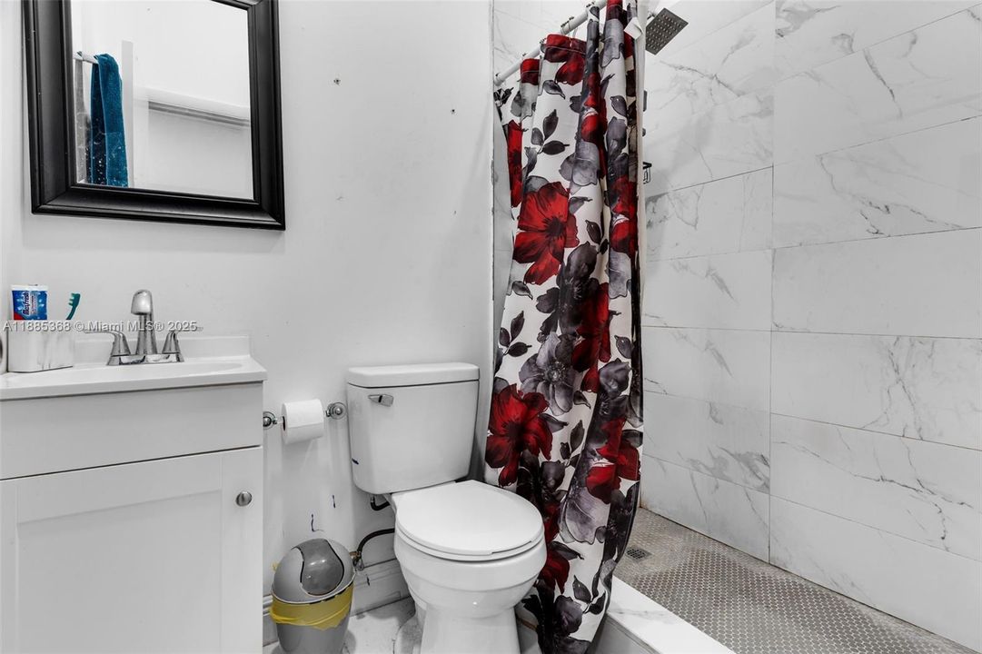 Vendido Recientemente: $1,300,000 (4 camas, 2 baños, 1691 Pies cuadrados)