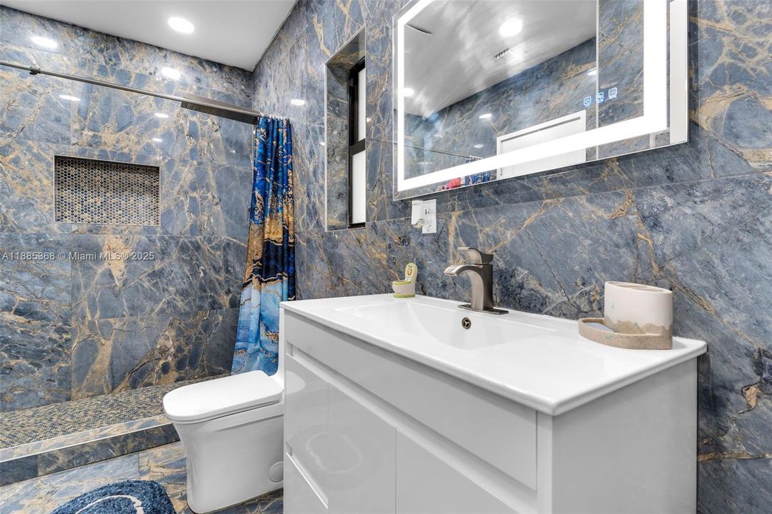 Vendido Recientemente: $1,300,000 (4 camas, 2 baños, 1691 Pies cuadrados)