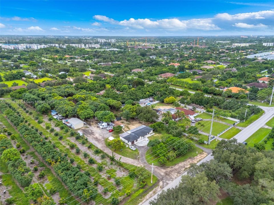 Vendido Recientemente: $1,300,000 (4 camas, 2 baños, 1691 Pies cuadrados)