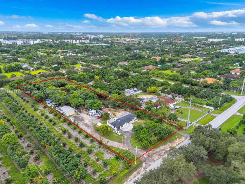 Vendido Recientemente: $1,300,000 (4 camas, 2 baños, 1691 Pies cuadrados)