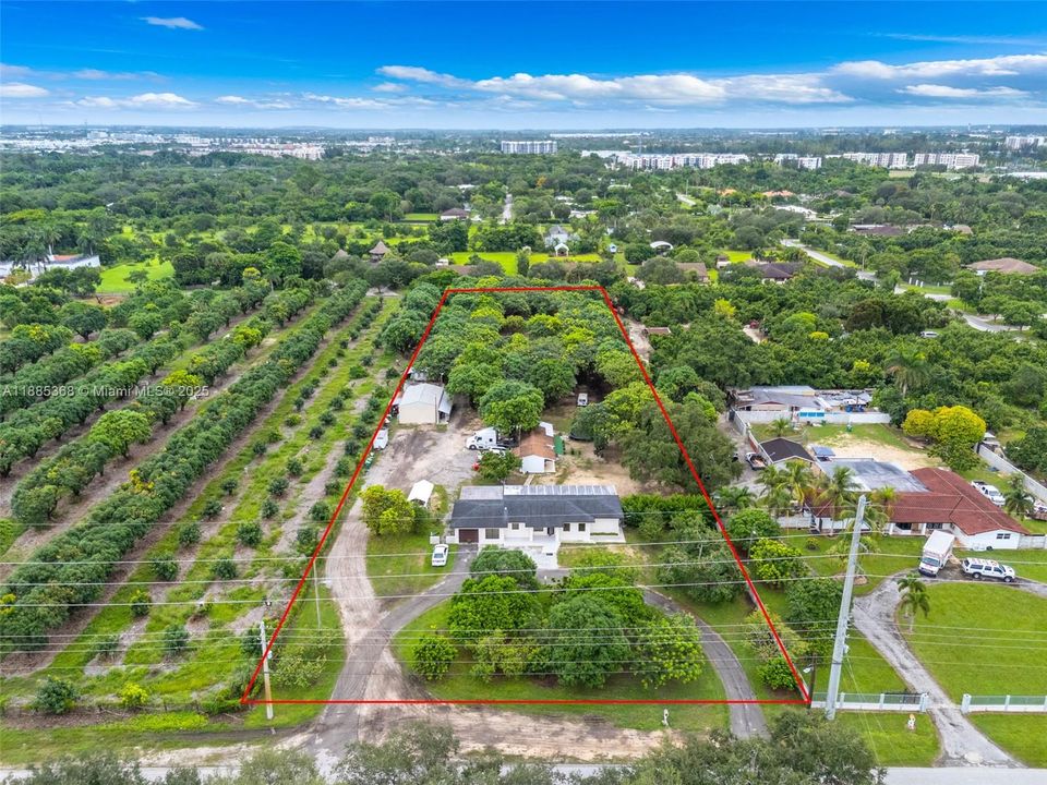 Vendido Recientemente: $1,300,000 (4 camas, 2 baños, 1691 Pies cuadrados)