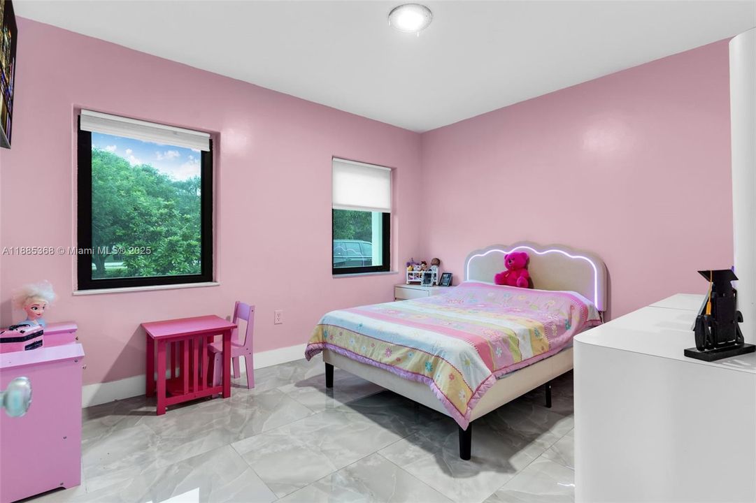 Vendido Recientemente: $1,300,000 (4 camas, 2 baños, 1691 Pies cuadrados)