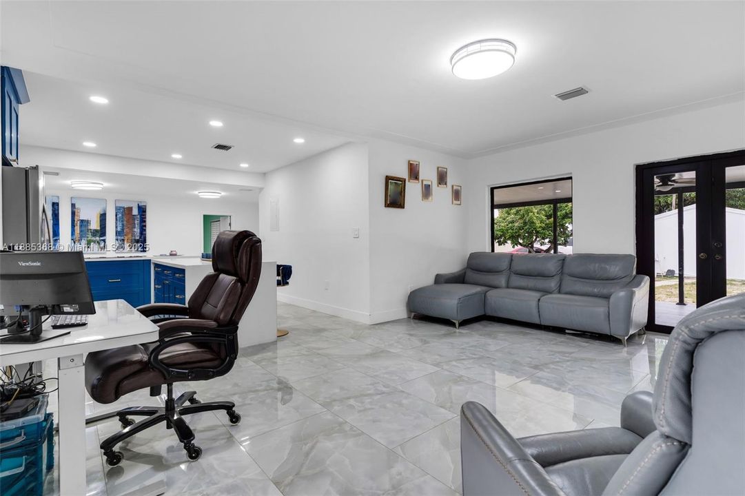 Vendido Recientemente: $1,300,000 (4 camas, 2 baños, 1691 Pies cuadrados)