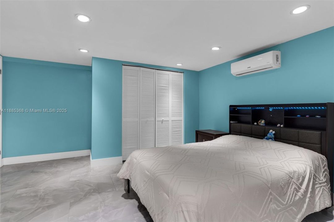 Vendido Recientemente: $1,300,000 (4 camas, 2 baños, 1691 Pies cuadrados)