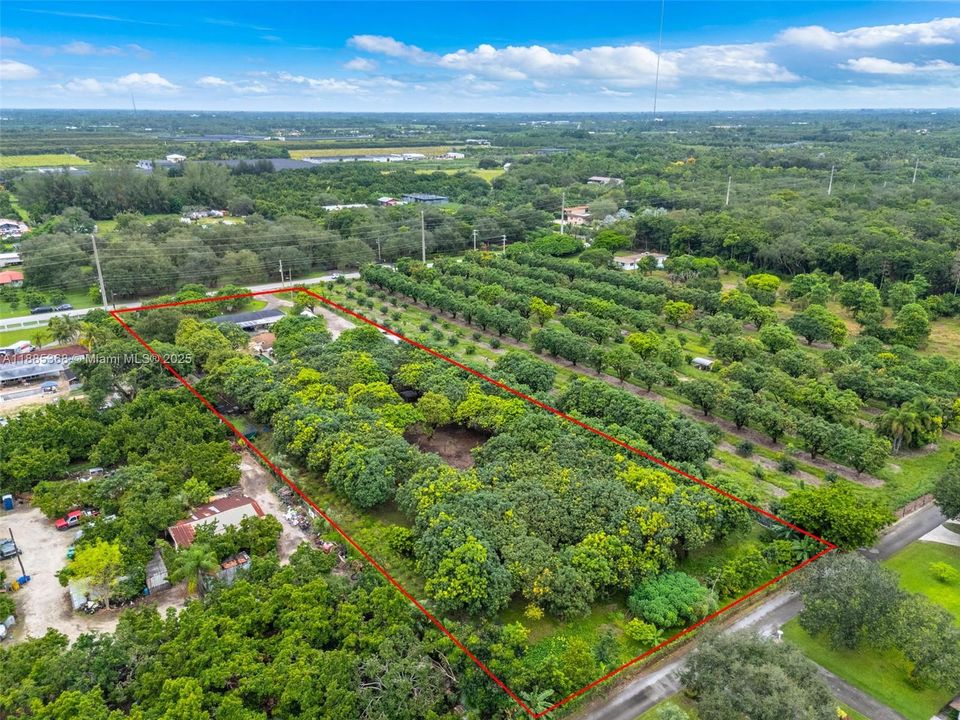 Vendido Recientemente: $1,300,000 (4 camas, 2 baños, 1691 Pies cuadrados)