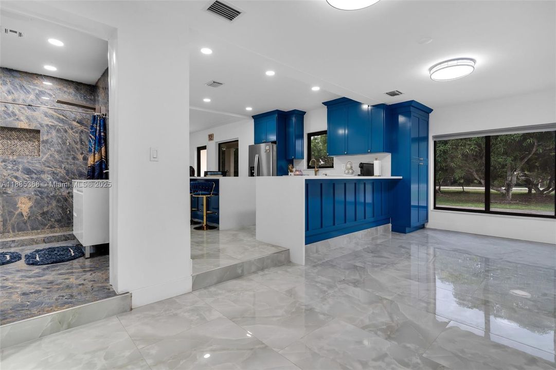 Vendido Recientemente: $1,300,000 (4 camas, 2 baños, 1691 Pies cuadrados)