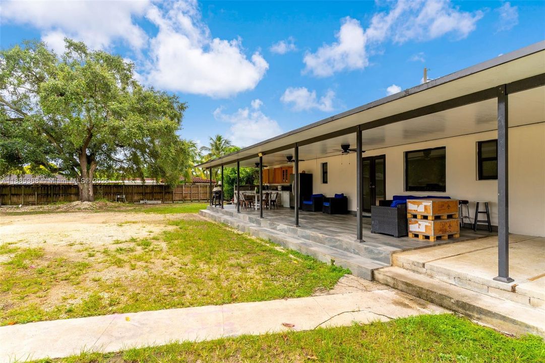 Vendido Recientemente: $1,300,000 (4 camas, 2 baños, 1691 Pies cuadrados)