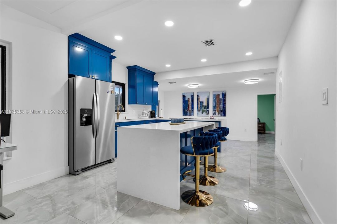 Vendido Recientemente: $1,300,000 (4 camas, 2 baños, 1691 Pies cuadrados)