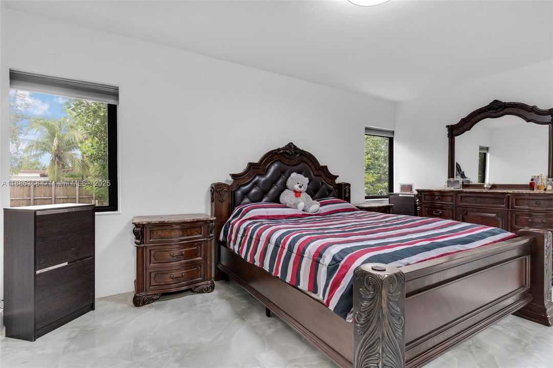 Vendido Recientemente: $1,300,000 (4 camas, 2 baños, 1691 Pies cuadrados)