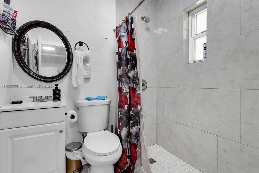 Vendido Recientemente: $1,300,000 (4 camas, 2 baños, 1691 Pies cuadrados)