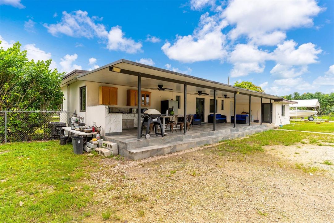 Vendido Recientemente: $1,300,000 (4 camas, 2 baños, 1691 Pies cuadrados)