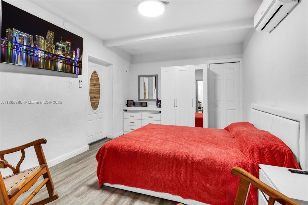 Vendido Recientemente: $1,300,000 (4 camas, 2 baños, 1691 Pies cuadrados)