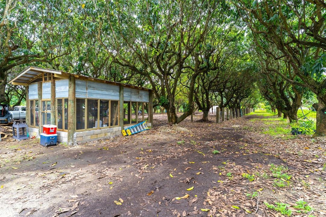 Vendido Recientemente: $1,300,000 (4 camas, 2 baños, 1691 Pies cuadrados)