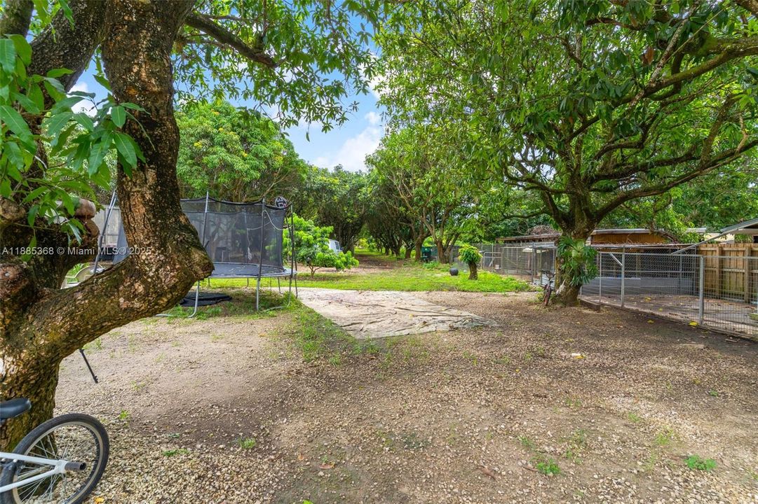 Vendido Recientemente: $1,300,000 (4 camas, 2 baños, 1691 Pies cuadrados)