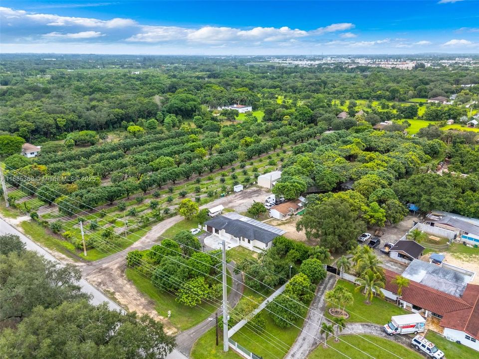 Vendido Recientemente: $1,300,000 (4 camas, 2 baños, 1691 Pies cuadrados)