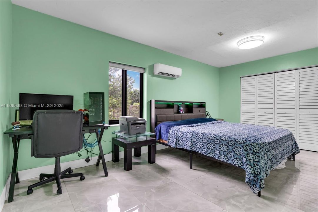 Vendido Recientemente: $1,300,000 (4 camas, 2 baños, 1691 Pies cuadrados)