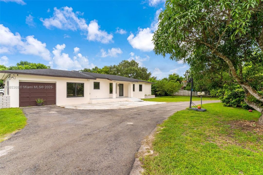 Vendido Recientemente: $1,300,000 (4 camas, 2 baños, 1691 Pies cuadrados)