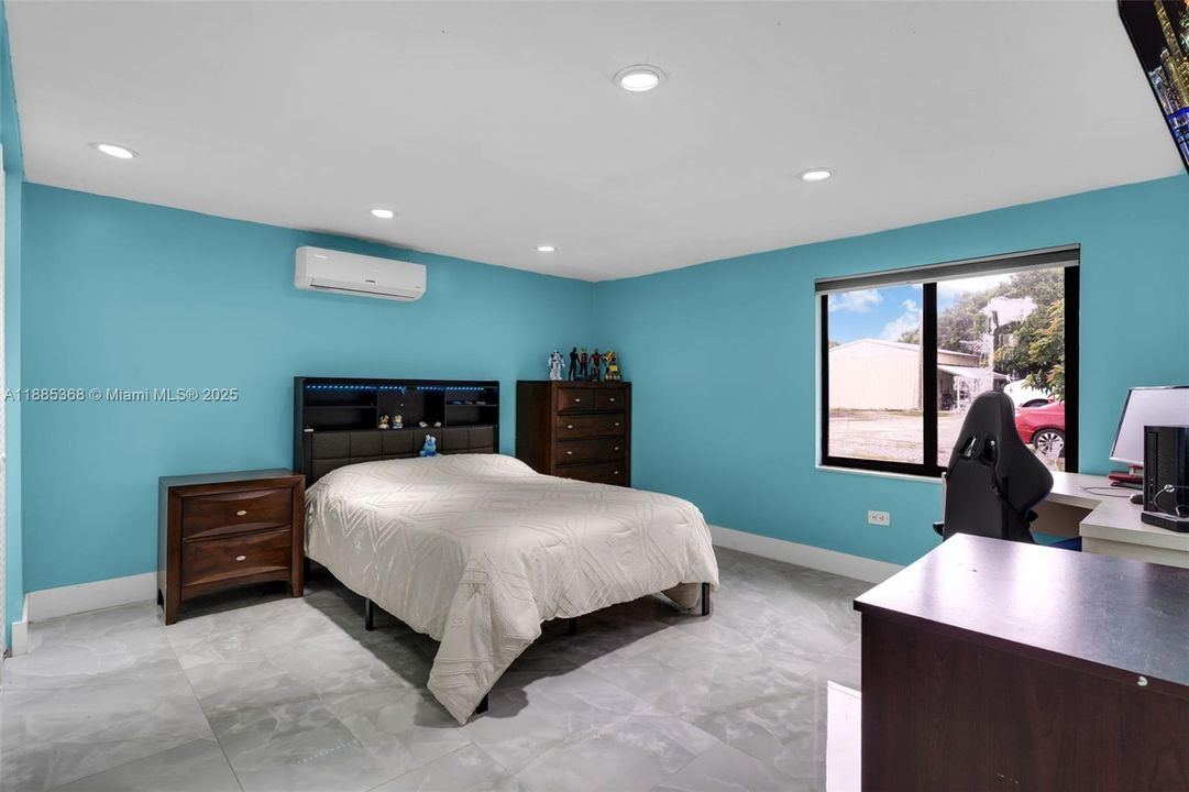 Vendido Recientemente: $1,300,000 (4 camas, 2 baños, 1691 Pies cuadrados)