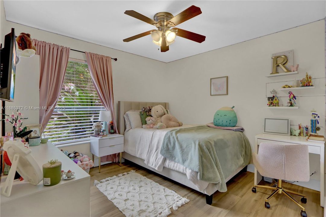 Под контрактом: $2,600 (3 спален, 2 ванн, 1116 Квадратных фут)