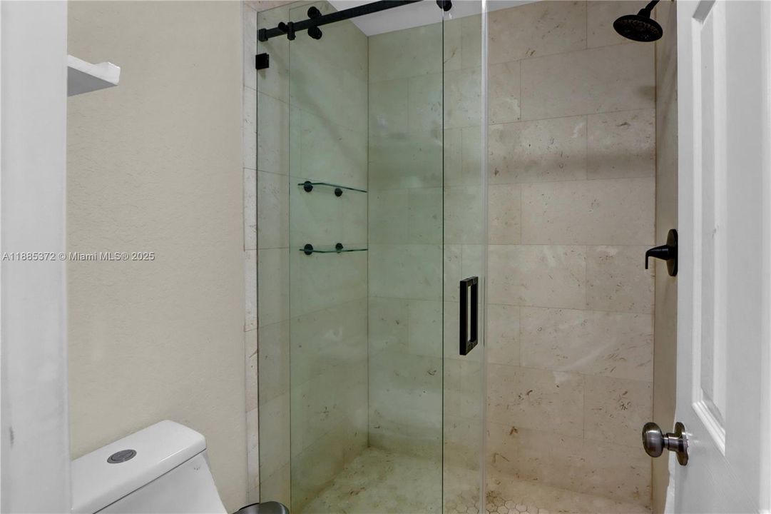 Под контрактом: $2,600 (3 спален, 2 ванн, 1116 Квадратных фут)