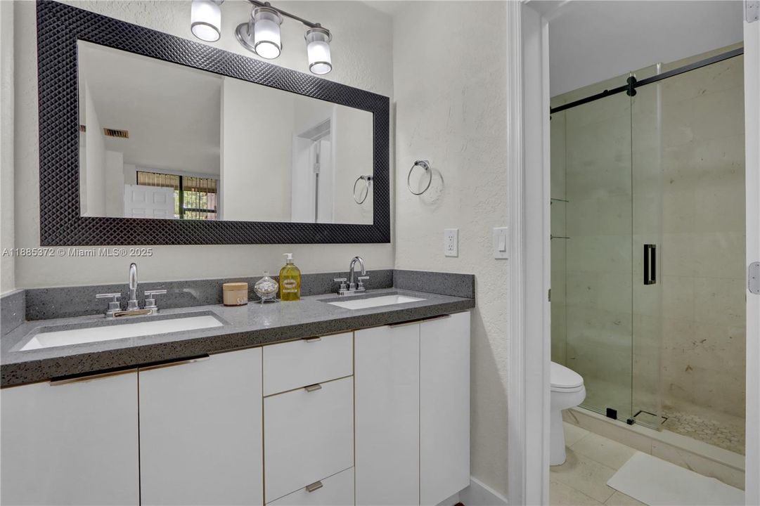 Под контрактом: $2,600 (3 спален, 2 ванн, 1116 Квадратных фут)