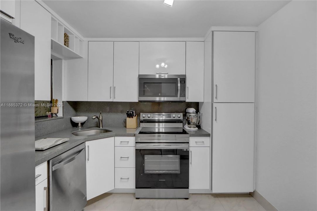 Под контрактом: $2,600 (3 спален, 2 ванн, 1116 Квадратных фут)