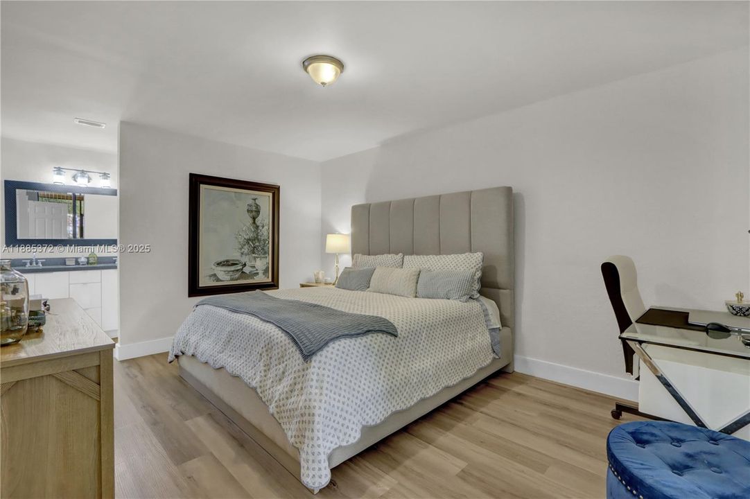 Под контрактом: $2,600 (3 спален, 2 ванн, 1116 Квадратных фут)