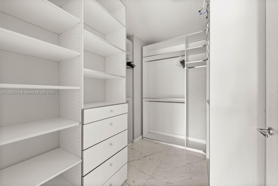 walking closet