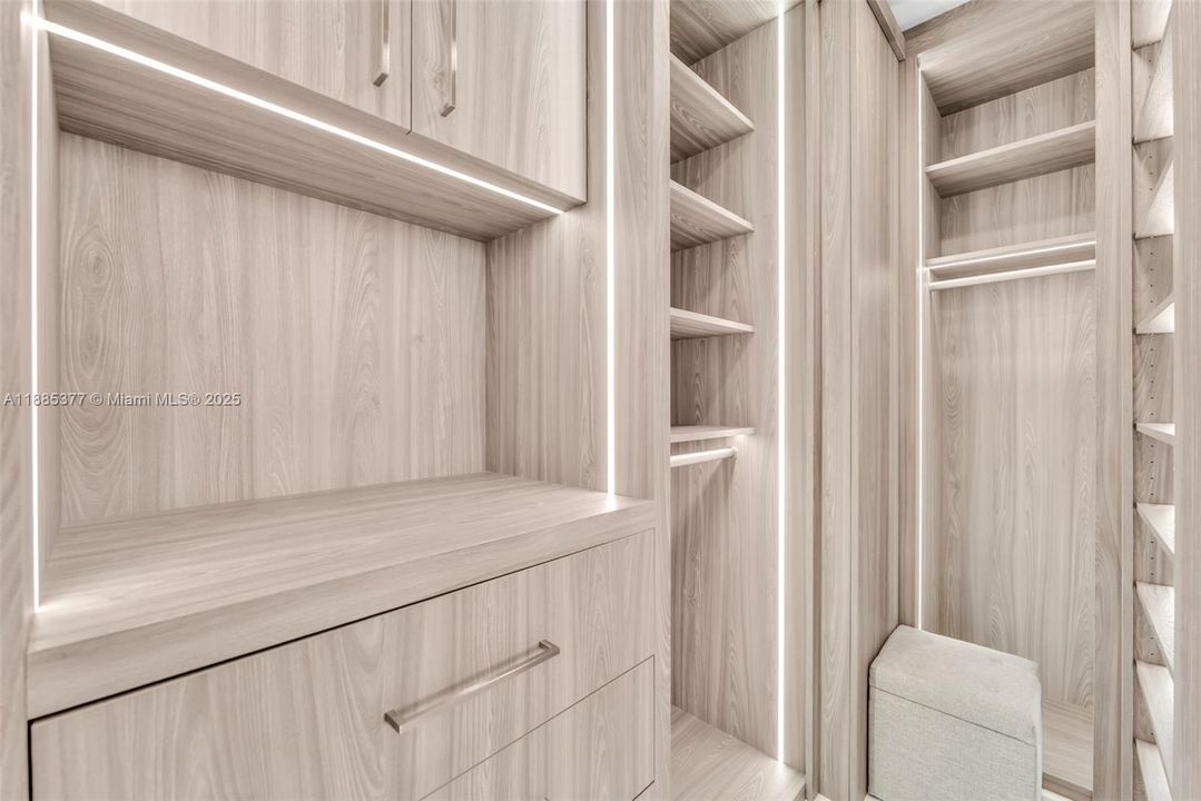 Active With Contract: $13,000 (3 beds, 3 baths, 2147 Square Feet)