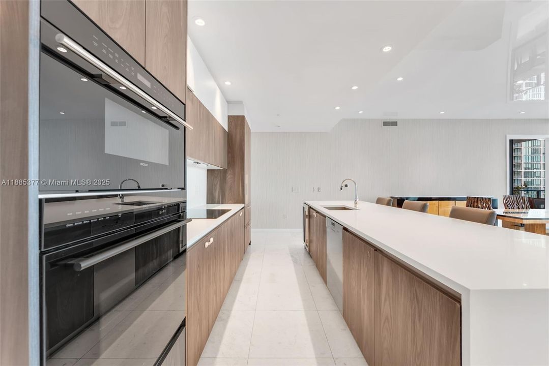 Active With Contract: $13,000 (3 beds, 3 baths, 2147 Square Feet)