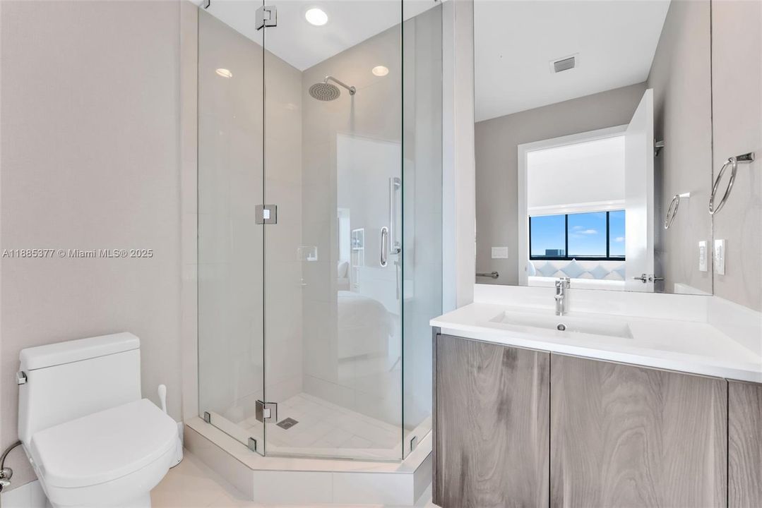 Active With Contract: $13,000 (3 beds, 3 baths, 2147 Square Feet)