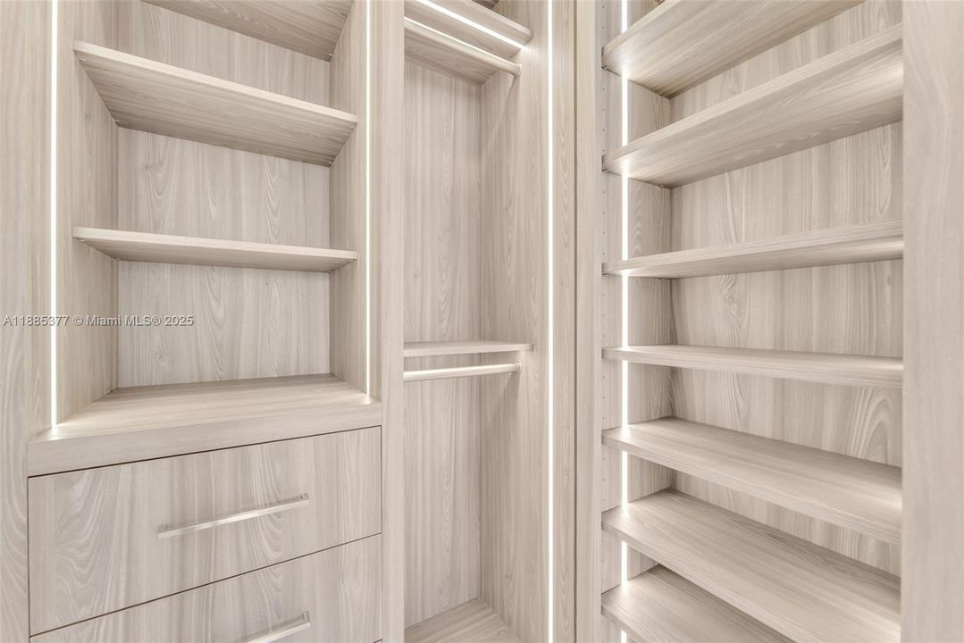 Active With Contract: $13,000 (3 beds, 3 baths, 2147 Square Feet)