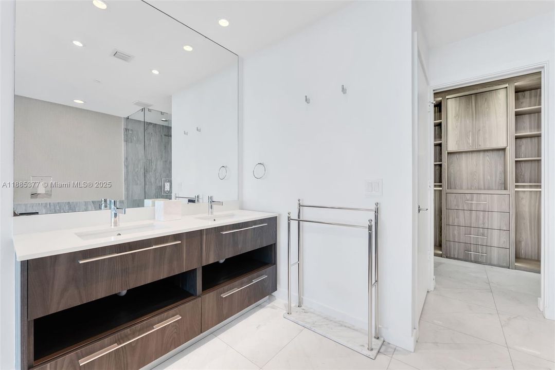 Active With Contract: $13,000 (3 beds, 3 baths, 2147 Square Feet)