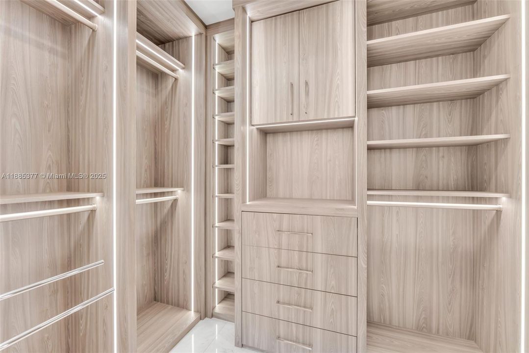 Active With Contract: $13,000 (3 beds, 3 baths, 2147 Square Feet)