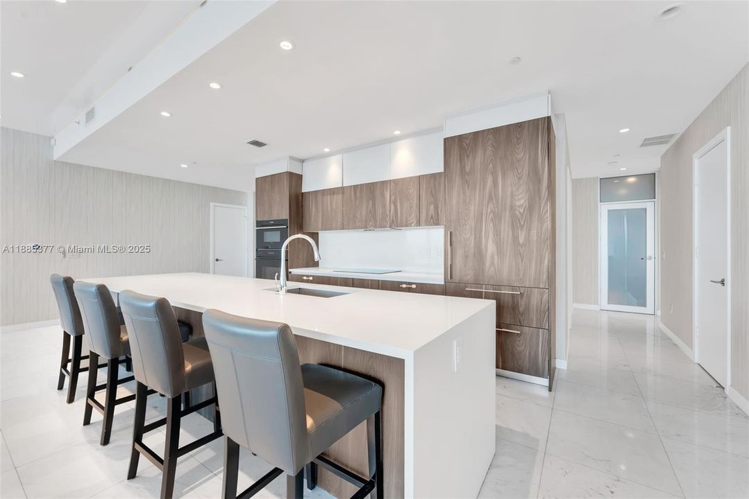 Active With Contract: $13,000 (3 beds, 3 baths, 2147 Square Feet)