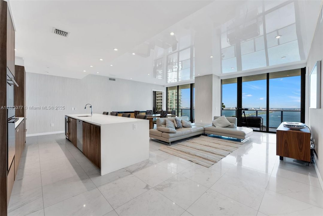 Active With Contract: $13,000 (3 beds, 3 baths, 2147 Square Feet)