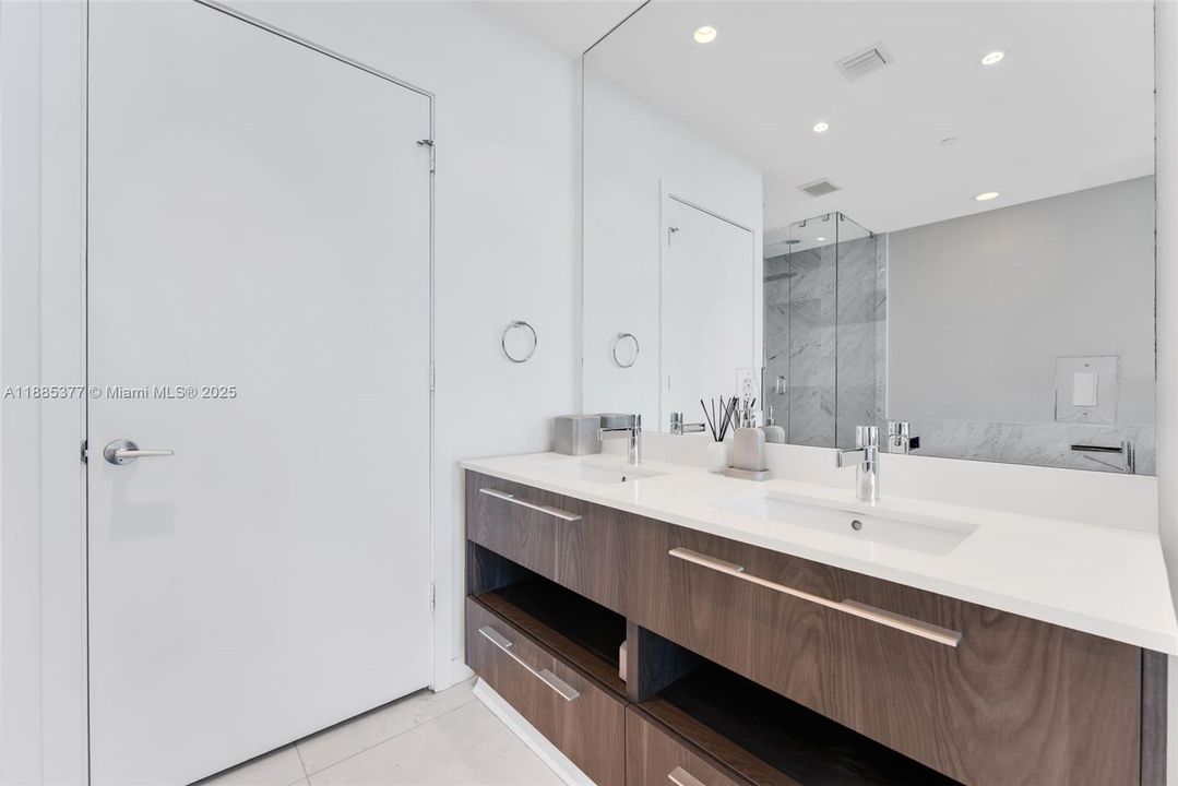 Active With Contract: $13,000 (3 beds, 3 baths, 2147 Square Feet)