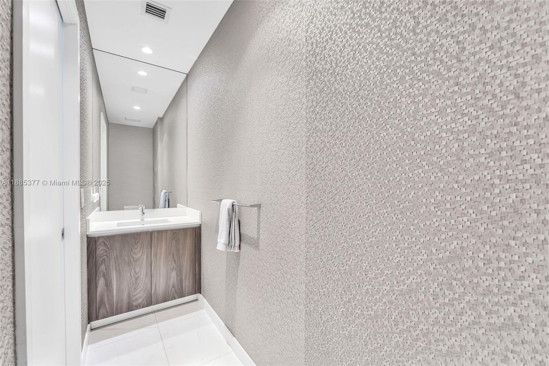 Active With Contract: $13,000 (3 beds, 3 baths, 2147 Square Feet)