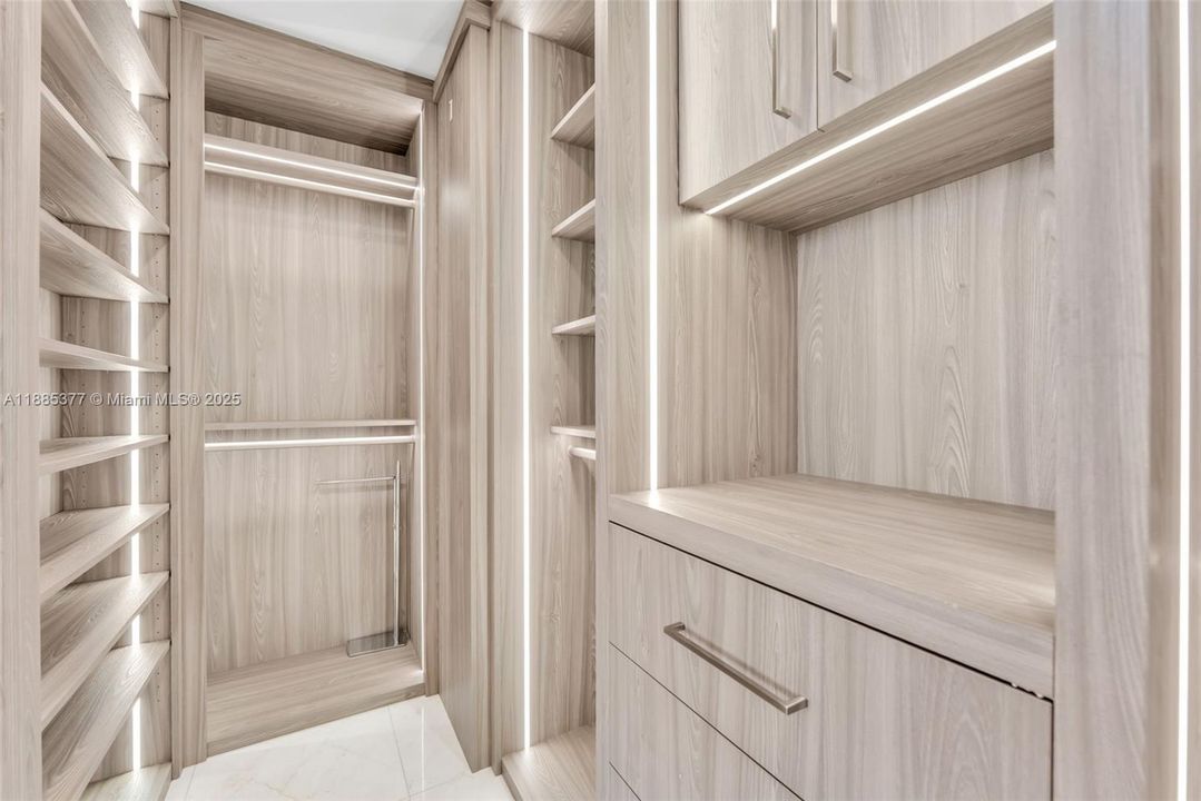 Active With Contract: $13,000 (3 beds, 3 baths, 2147 Square Feet)