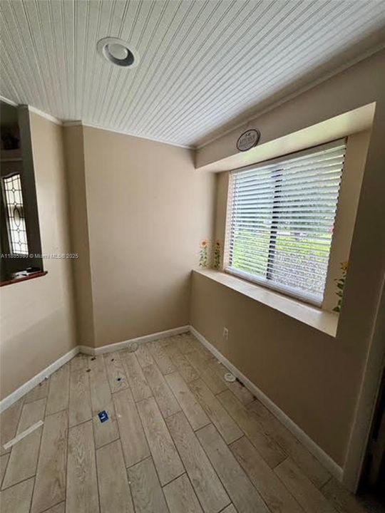 Под контрактом: $299,900 (3 спален, 2 ванн, 0 Квадратных фут)