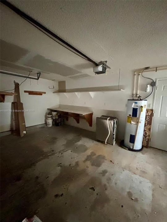 Под контрактом: $299,900 (3 спален, 2 ванн, 0 Квадратных фут)